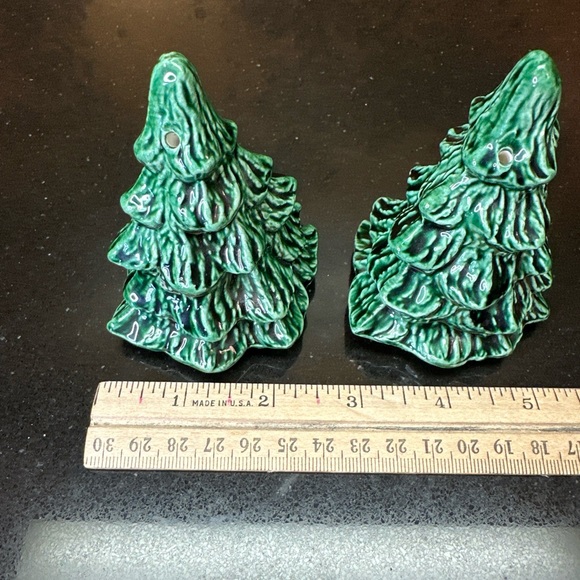 Nowell’s Mold Ceramic Christmas Tree Salt And Pepper Shakers - Picture 9 of 9